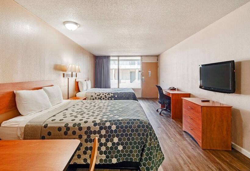 سوییت, Econo Lodge Inn & Suites Near Bricktown