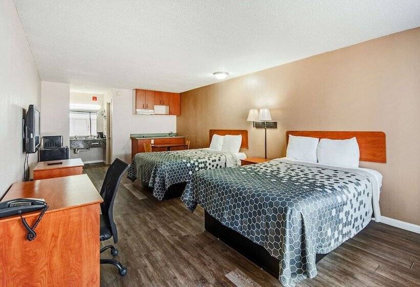 سوییت, Econo Lodge Inn & Suites Near Bricktown