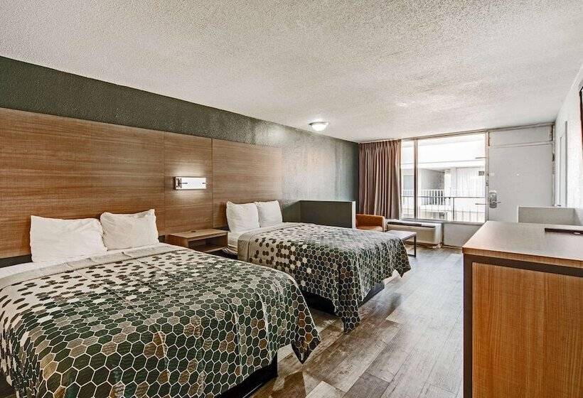 سوییت, Econo Lodge Inn & Suites Near Bricktown