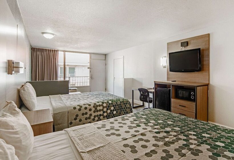 سوییت, Econo Lodge Inn & Suites Near Bricktown