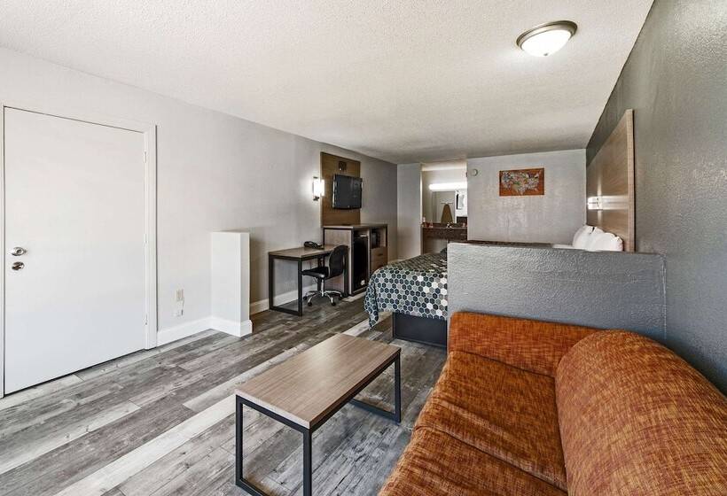 سوییت, Econo Lodge Inn & Suites Near Bricktown