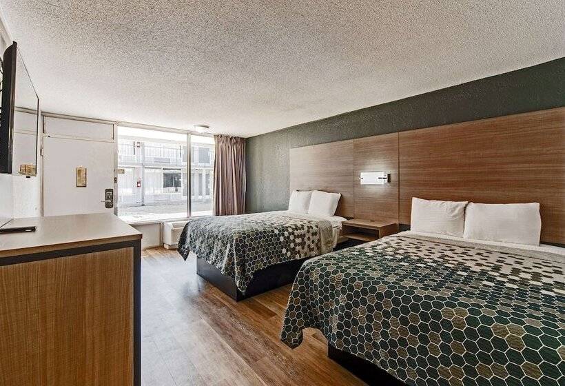 سوییت, Econo Lodge Inn & Suites Near Bricktown