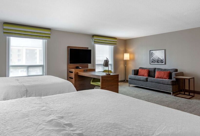 スタンダードスタジオ, Hampton Inn & Suites By Hilton Edmonton/west