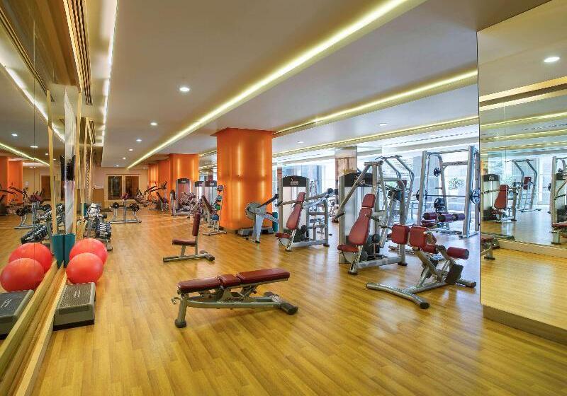 Номер Superior Вид на Бассейн, Novotel Hyderabad Airport