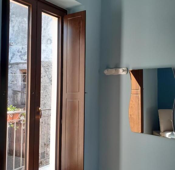 اتاق لوکس با بالکن, B&b Borgo Revelia