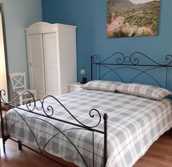 اتاق لوکس با بالکن, B&b Borgo Revelia