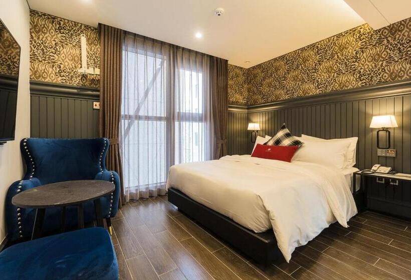 Quarto Estandar, The May Jongno