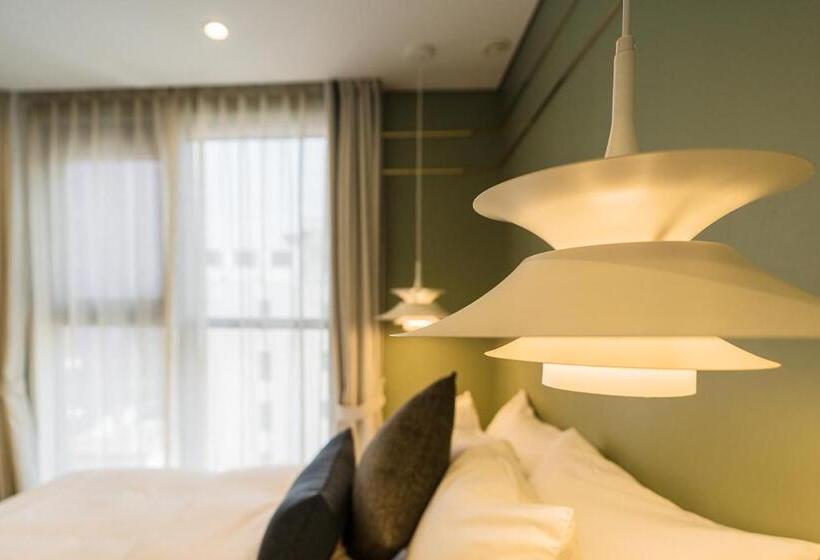 Quarto Estandar, The May Jongno