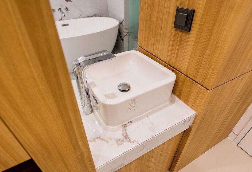 Quarto Deluxe, The May Jongno