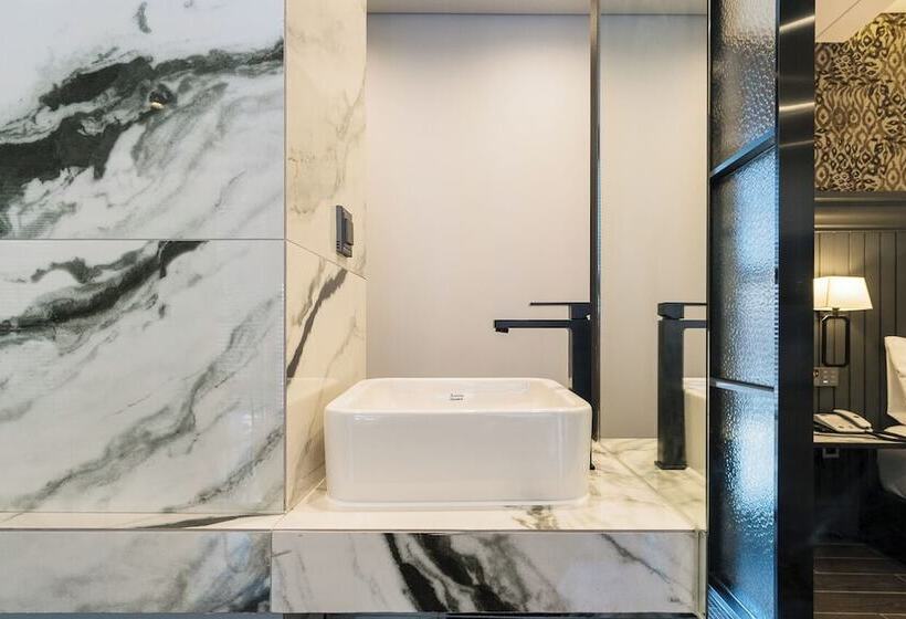 Quarto Deluxe, The May Jongno
