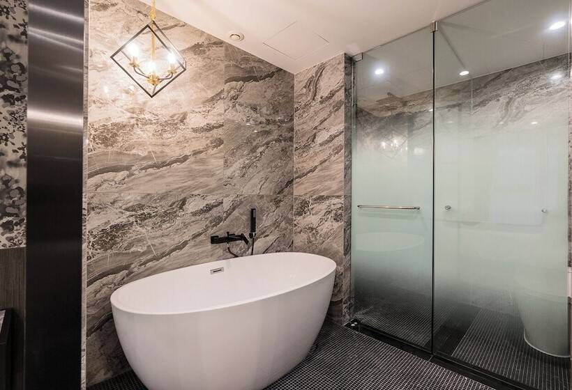 Quarto Deluxe, The May Jongno