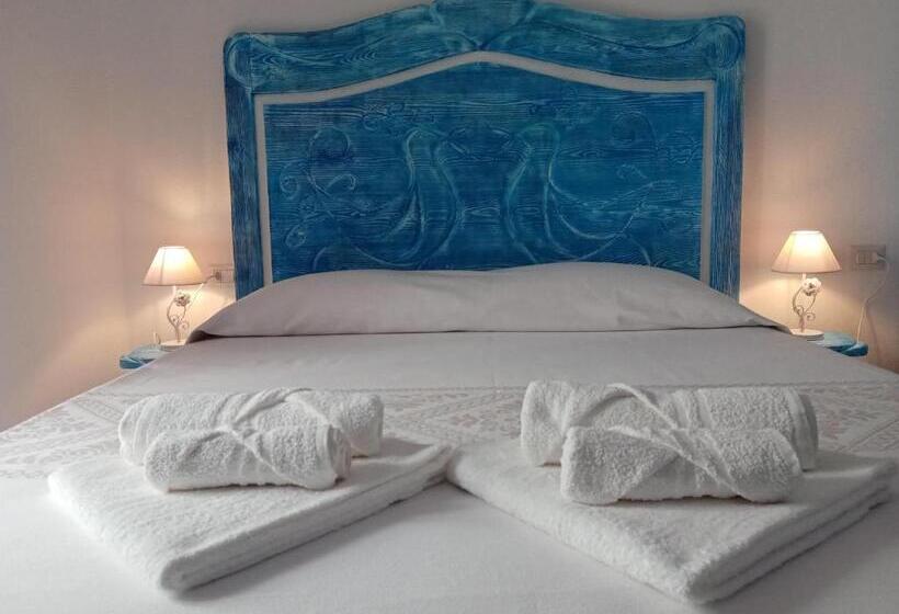 Четырехместный Номер Стандарт с Балконом, Regnos Altos Boutique Rooms