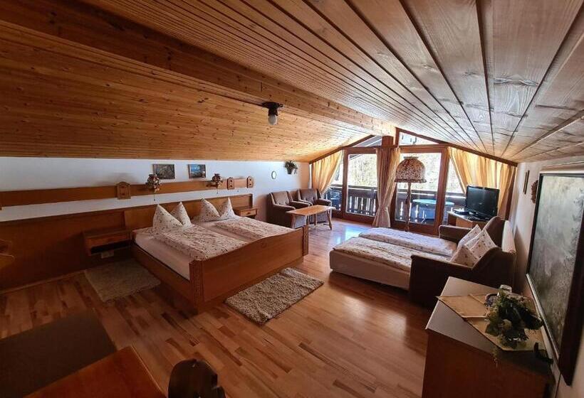اتاق استاندارد چهارنفره با بالکن, Alpenpension Bergidyll