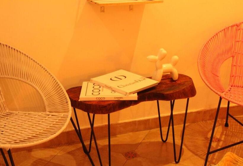 اتاق استاندارد سه نفره, Boutique Budapez