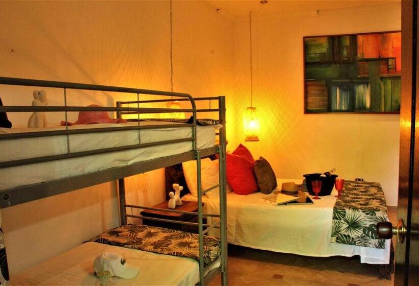 Economy Quadruple Room, Boutique Budapez