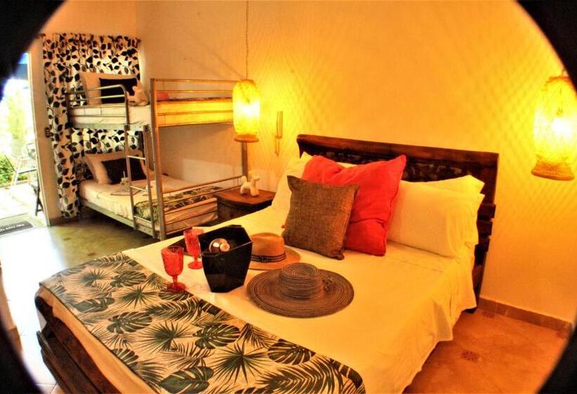 Economy Quadruple Room, Boutique Budapez