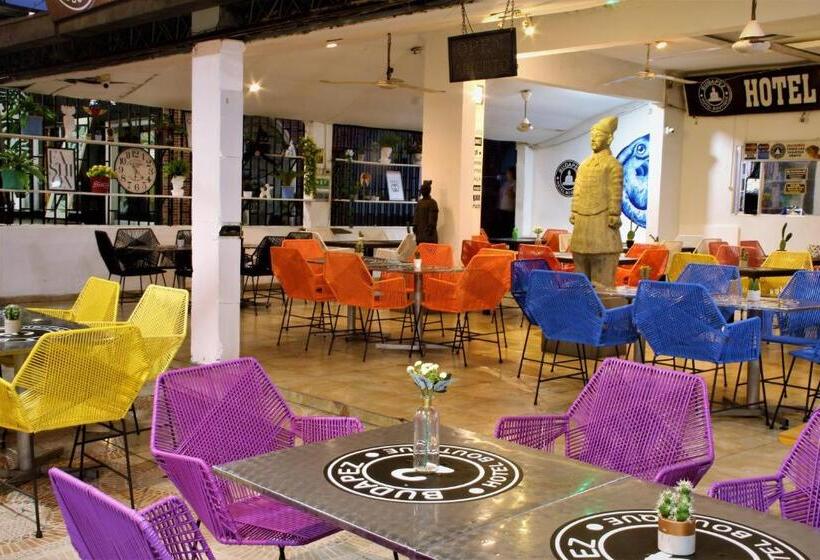 اتاق خانوادگی, Boutique Budapez