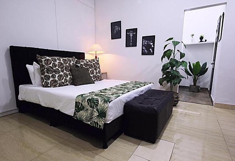 سوییت خانوادگی, Boutique Budapez