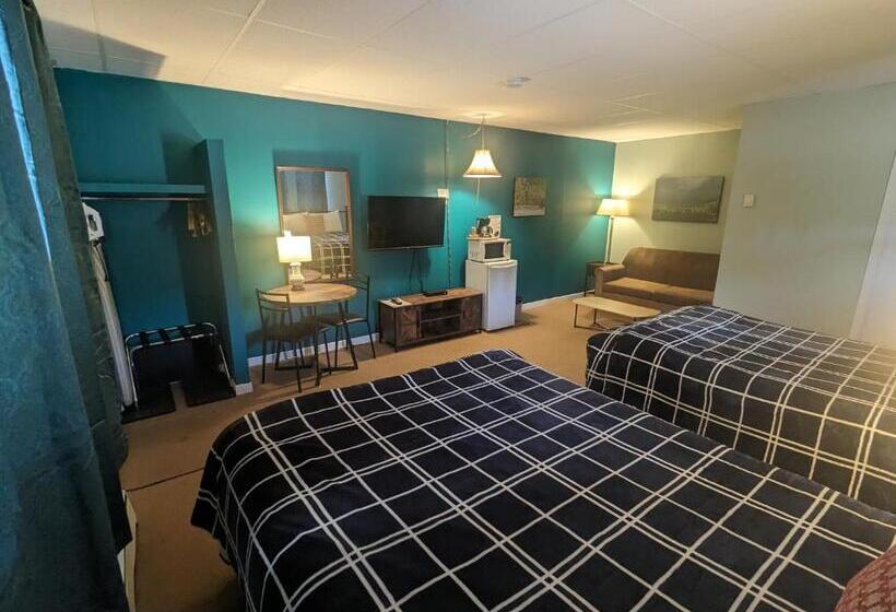 Четырехместный Номер Стандарт, Pinewood Inn