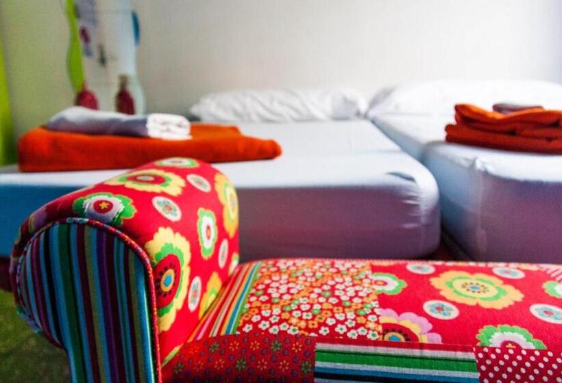 اتاق استاندارد با سرویس بهداشتی مشترک, Feetup Home Backpackers Valencia
