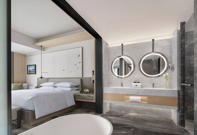 Люкс Клуб, Liyang Marriott