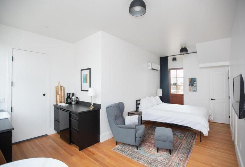 استودیوی استاندارد, South Main Residences By Surf