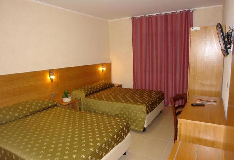 Quarto Triplo Estandar, Corona