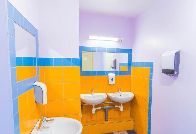 اتاق اکونومی, Hostel Brize