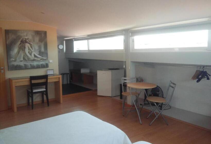 Номер Стандарт Трехместный, Penthouse   Low Cost