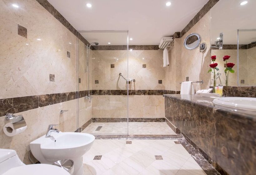 Номер Премиум, Ramada By Wyndham Continental Jeddah