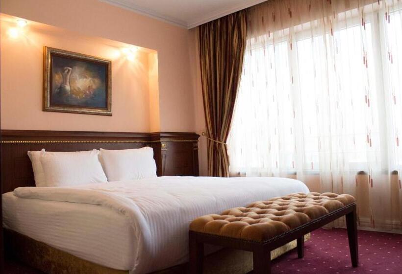 اتاق سوپریور با چشم‌انداز شهر, Hotel Stone Bridge