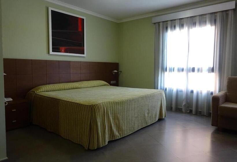 Трехместный Номер Superior, Nou Avenida