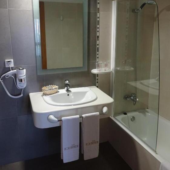 Трехместный Номер Superior, Nou Avenida
