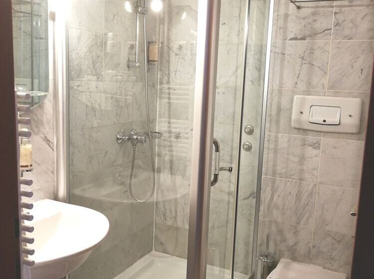 اتاق استاندارد سه نفره, Phoenix