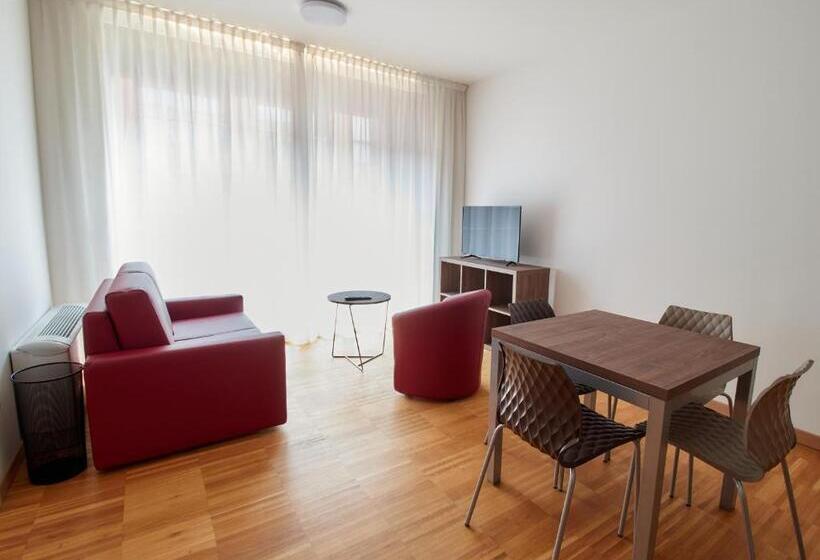 带1个卧室的带阳台的公寓, Piazza Lira Schio Residence
