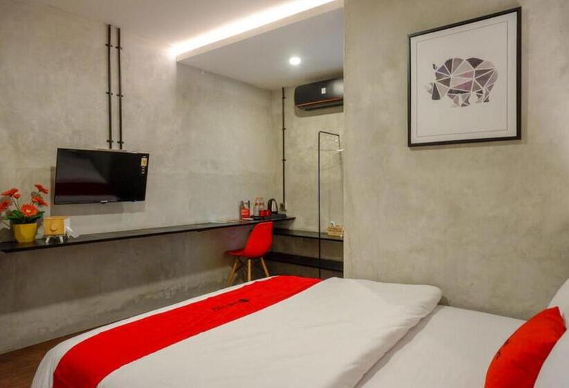 Люкс, Reddoorz Plus Near Kawasan Sam Poo Kong Semarang