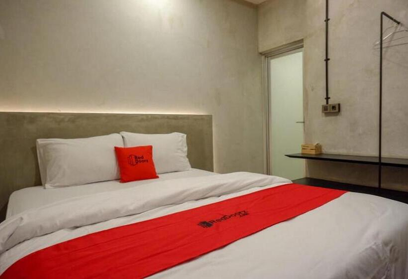 Номер Deluxe, Reddoorz Plus Near Kawasan Sam Poo Kong Semarang
