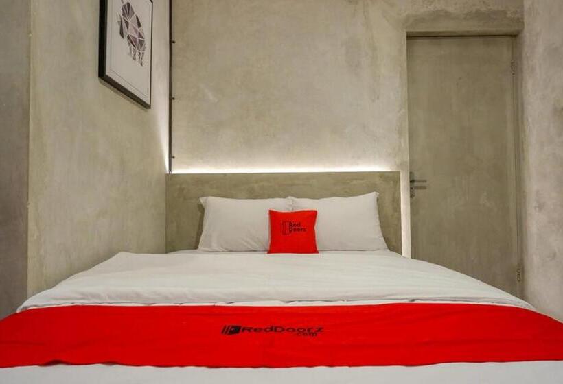 Номер Deluxe, Reddoorz Plus Near Kawasan Sam Poo Kong Semarang