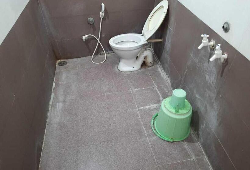 이코노미 룸, Abhimaan Residency