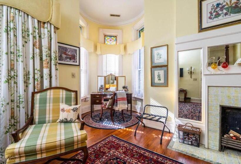 Номер Deluxe Кровать Кинг, Burke Mansion
