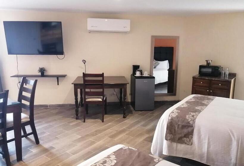 带2个双人床的标准工作室, Express Inn