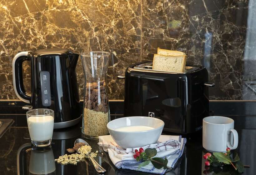 استودیوی لوکس, Adelphi Grande Sukhumvit