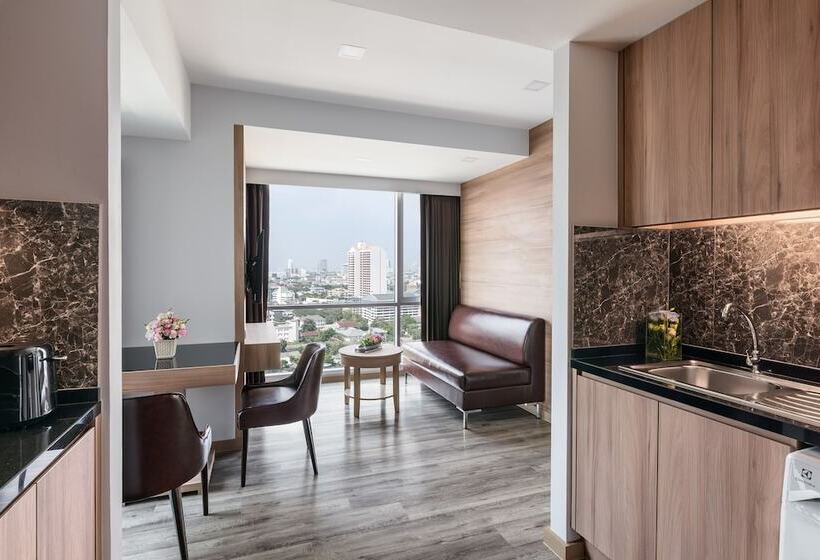 سوییت اجرایی, Adelphi Grande Sukhumvit
