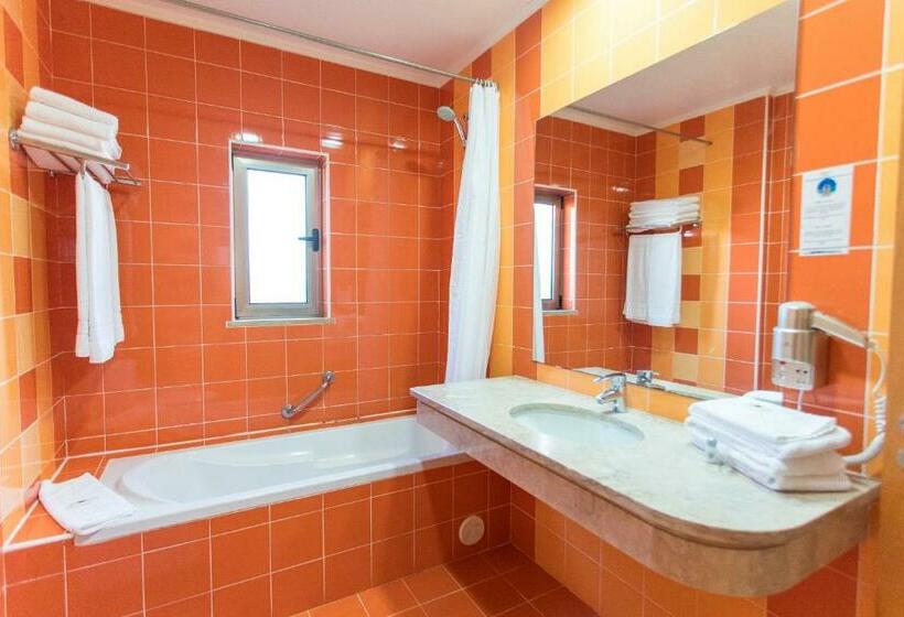 2 Bedroom Apartment Garden View, Alfagar Apart