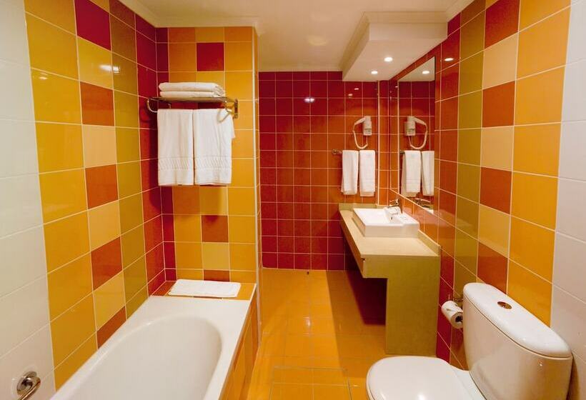 2 Bedroom Apartment Garden View, Alfagar Apart