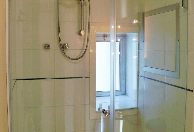 اتاق استاندارد سه نفره, Torreata Hotel & Residence