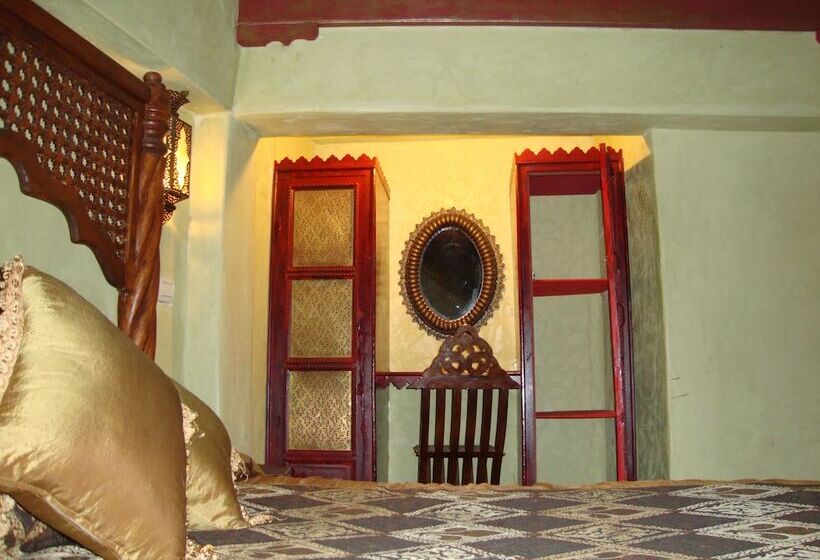 سوییت, Riad Lorsya