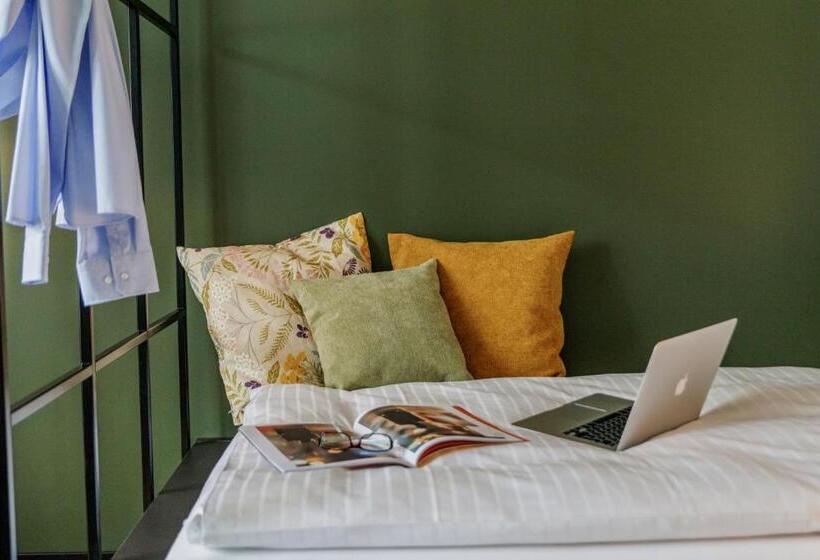 Escritório Estándar, Black F House   Serviced Apartments