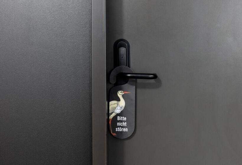 Escritório Estándar, Black F House   Serviced Apartments