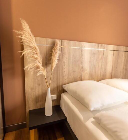 Номер Стандарт Индивидуальный с Балконом, 24seven Hotel Schwabach